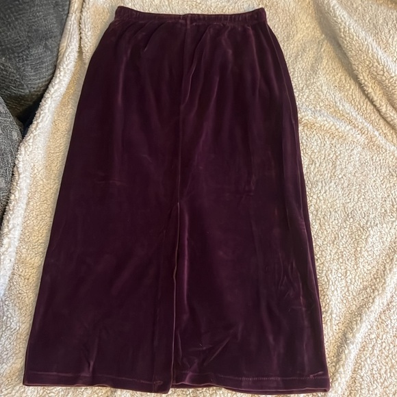 Women’s white Stag velvet skirt - Picture 4 of 4